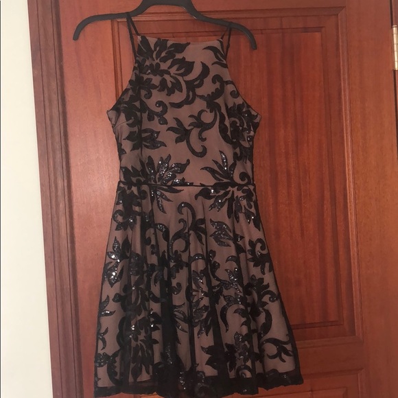 Black and Nude Sequined Formal Dress SIZE 11 - Picture 3 of 6